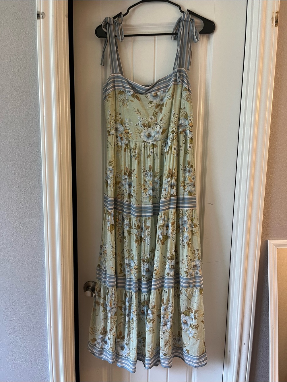 Sweet Wanderer Floral Tie Strap Tiered Maxi Dress Size Large